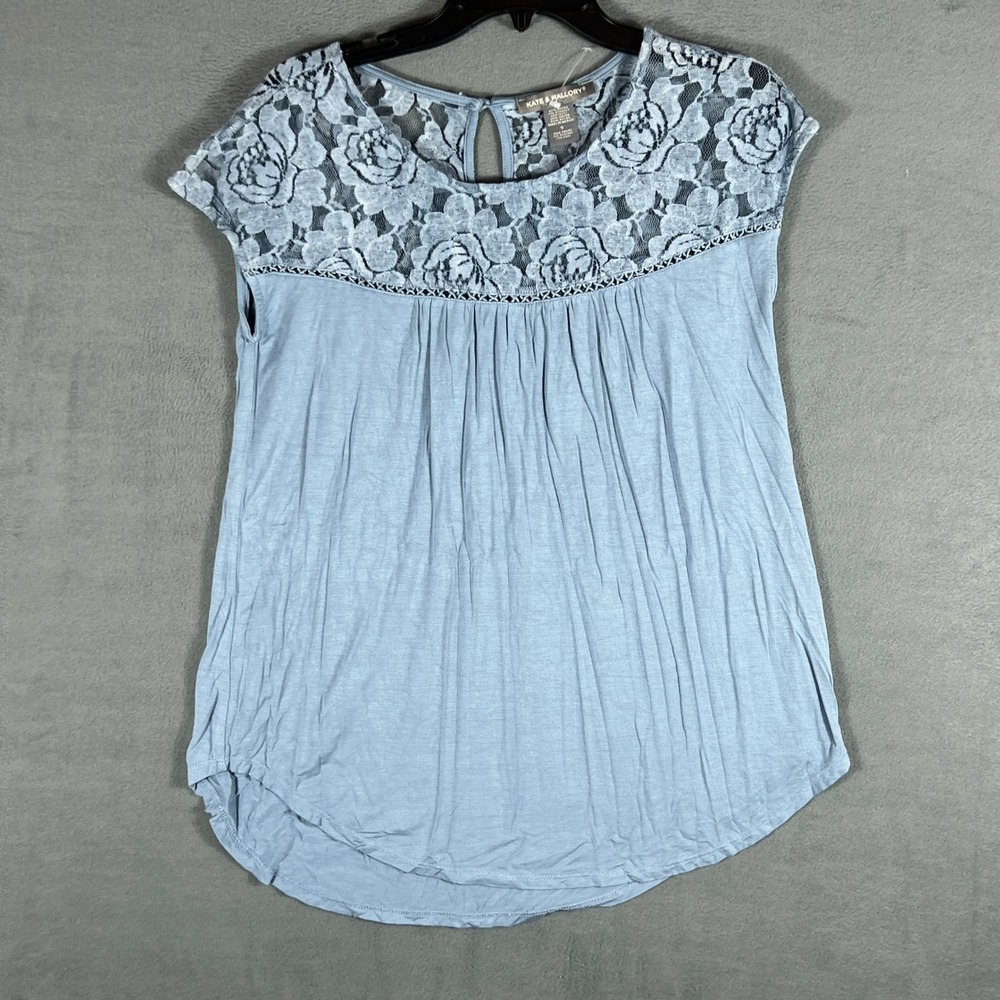 Kate & Mallory Womens Top Size S Blue Floral Lace Yoke Cap Sleeve Pleated Front
